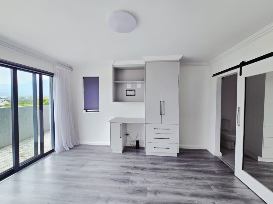 4 Bedroom Property for Sale in Kingswood Golf Estate Western Cape